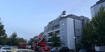 Incendiu pe terasa unui apartament din Sibiu. Totul a pornit de la un grătar