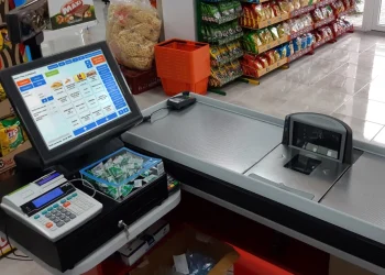 Fost angajat din Predeal, reținut după ce ar fi furat bani din casieria fostului loc de muncă