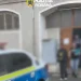 Tâlhărie în centrul Făgărașului. Un bărbat i-a smuls lănțișorul unei femei de 68 de ani, după ce i-a oferit o floare