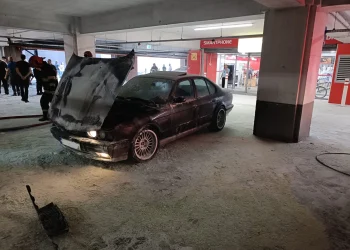 Incendiu auto într-o parcare subterană de pe strada Vaida Voievod din Cluj-Napoca
