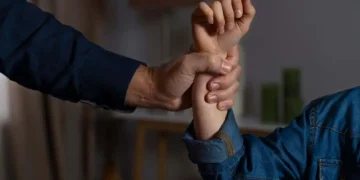 Conflict de familie la Remeți. O femeie de 43 de ani, agresată de o rudă și ordin de protecție emis