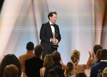 Jean Smart és Matthew Rhys történelmet írt, nagy győzelmek születtek a 78. Emmy-gálán