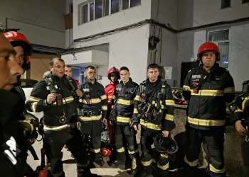 Incendiu la subsolul unui bloc din Alba Iulia. 40 de persoane au fost scoase din clădire
