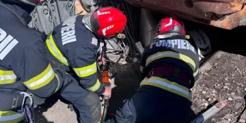 A dat cu buldozerul peste casă la Baia Sprie. Traficul a fost închis temporar