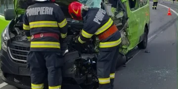 4 persoane rănite într-un accident între un microbuz și un autocamion, pe E60, la Saschiz