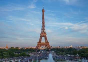 Sztrájk miatt zárt be az Eiffel-torony Párizsban: a női dolgozók kirekesztése ellen tiltakozott a személyzet