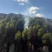 A 3-a zi de incendiu pe Vârful Țiganu. Elicopterul a efectuat alte 18 aruncări cu apă