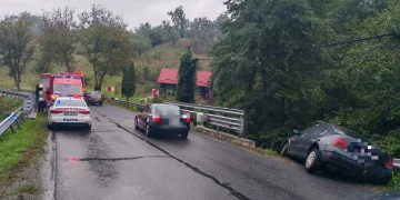 Mamă și bebeluș de 7 luni, transportați la spital după un accident între Liviu Rebreanu și Năsăud