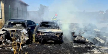 3 mașini au ars complet în Apoldu de Sus. Focul a pornit de la o țigară