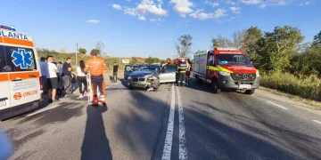 Bărbat scos din mașină de pompierii clujeni în urma unui accident semnalat la Topa Mică