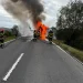 Excavator distrus de un incendiu în Mureș. Traficul se desfășoară pe un singur sens