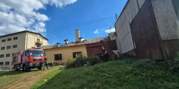 Incendiu la o hală de procesare a hameiului, în județul Sibiu. 1,5 tone de hamei înghițite de foc