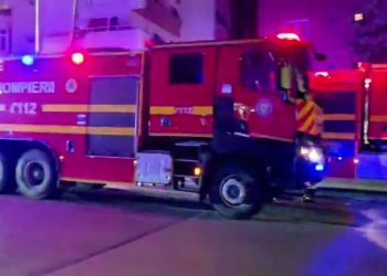 Incendiu la subsolul unui bloc din Alba Iulia. 40 de persoane au fost scoase din clădire