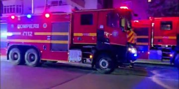 Incendiu la subsolul unui bloc din Alba Iulia. 40 de persoane au fost scoase din clădire