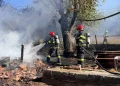 Incendiu la o anexă gospodărească în localitatea Răzoare. Intervenția pompierilor din Sărmașu