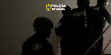 VIDEO Percheziții domiciliare în Mureș într-un dosar de înșelăciune privind pachete turistice