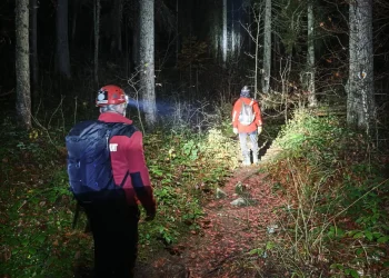 FOTO Doi turiști de 19 ani, surprinși de întuneric în Cheile Galbenei. Au fost salvați de salvamontiștii bihoreni