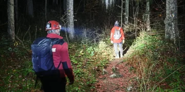 FOTO Doi turiști de 19 ani, surprinși de întuneric în Cheile Galbenei. Au fost salvați de salvamontiștii bihoreni
