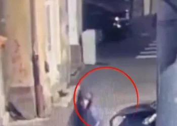 VIDEO Tânăr reținut după ce a zgâriat 22 de mașini parcate în Brașov