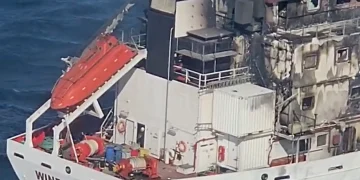 VIDEO Operațiune în Marea Neagră pentru salvarea a 4 marinari. 2 elicoptere Black Hawk și nave MAI, mobilizate