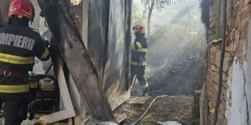 Incendiu în județul Cluj. Deșeuri și mobilier în flăcări