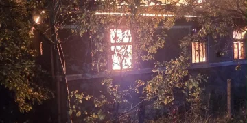 O nouă intervenție pentru pompierii din Reghin. Casă înghițită de flăcări
