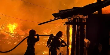 Incendiu de amploare în zona Craica din Baia Mare. Locuințe improvizate, cuprinse de flăcări