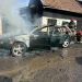 Mașină distrusă de un incendiu pe o stradă din Sighișoara
