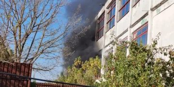 Incendiu la un depozit de mobilă din Tileagd. Pompierii au intervenit cu 7 autospeciale