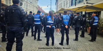 Incidente între suporterii Stelei și Poli Timișoara, la Sibiu. Jandarmii au folosit gaze lacrimogene