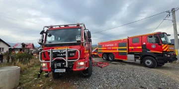 Incendiu la o casă din Deda. 250 de mp cuprinși de flăcări