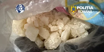 VIDEO Droguri aduse din Cehia prin firme de curierat și vândute în Alba. 5 persoane reținute după 7 percheziții