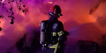 FOTO Casă distrusă de incendiu în Bihor. Apelul la 112 a fost făcut după aproximativ 3 ore
