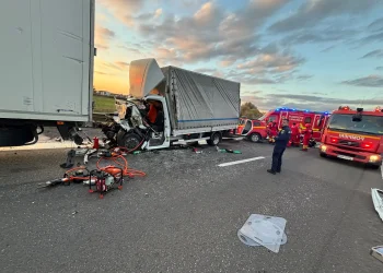 Accident grav pe A1, spre Boița, Sibiu. Un bărbat a fost scos din mașină în stop cardio-respirator