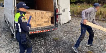 FOTO Transport de lemne fără acte, depistat de polițiști în Dej. Marfa a fost confiscată
