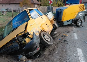 FOTO Accident în comuna clujeană Poieni. 3 bărbați au fost transportați la spital