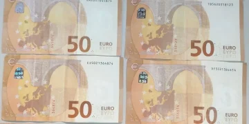 2 tineri cercetați după ce ar fi cumpărat un telefon cu 400 de euro falși la Bistrița