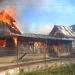 FOTO Incendiu puternic în Sângeorz-Băi. Focul amenință și o casă din apropiere