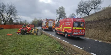 Persoană prinsă sub un utilaj. Intervin pompierii din Reghin