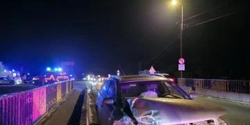 FOTO Accident în Oarda. 2 mașini implicate, echipaje medicale trimise la fața locului