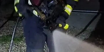 Incendiu lângă Aleșd. Focul a izbucnit de la materiale textile lăsate lângă o sobă