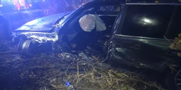 FOTO Accident la ieșirea din Beclean spre Bistrița. O persoană a rămas blocată în mașină