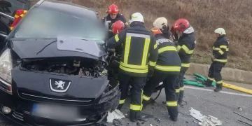 Accident grav pe centura Vâlcele-Apahida. Un bărbat este încarcerat după impactul cu un TIR