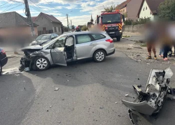 Accident cu trei persoane evaluate medical la Turda. O femeie și un tânăr au ajuns la spital