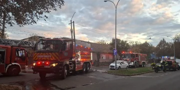 Incendiu devastator în Târgu Mureș. Două case cuprinse de flăcări violente pe o suprafață de 400 mp